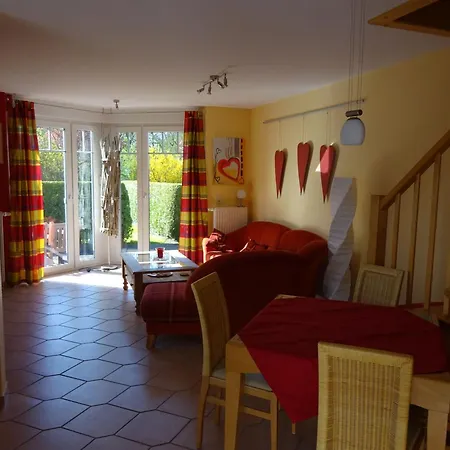 Komfortable Doppelhaushaelfte Und Grossem Garten Dornum