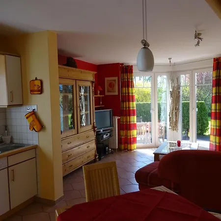 Komfortable Doppelhaushaelfte Und Grossem Garten Holiday home