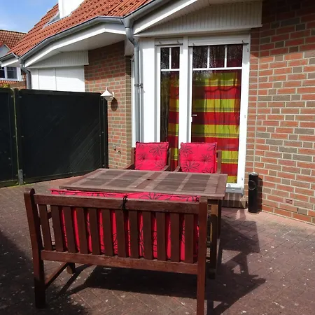 Komfortable Doppelhaushaelfte Und Grossem Garten * Dornum