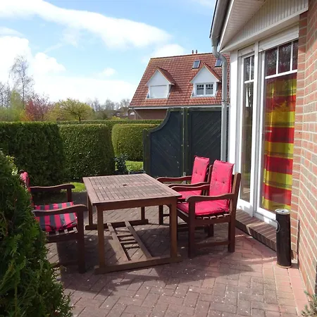Komfortable Doppelhaushaelfte Und Grossem Garten