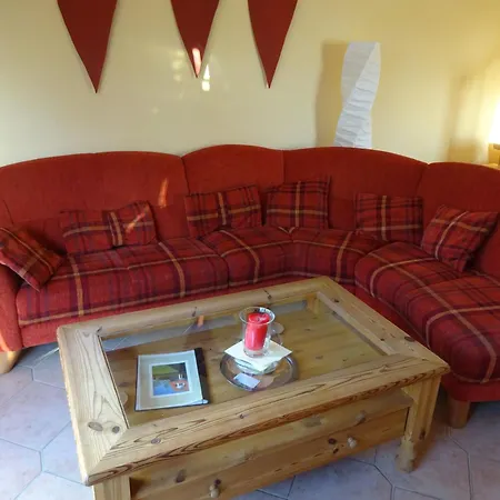 Komfortable Doppelhaushaelfte Und Grossem Garten Ferienhaus Dornum