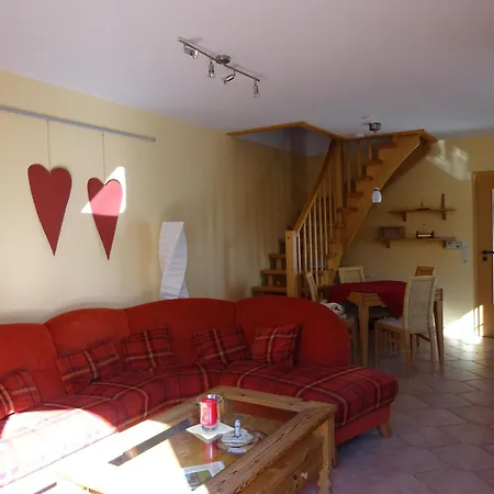 Ferienhaus Komfortable Doppelhaushaelfte Und Grossem Garten *