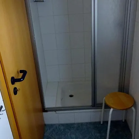 Komfortable Doppelhaushaelfte Und Grossem Garten