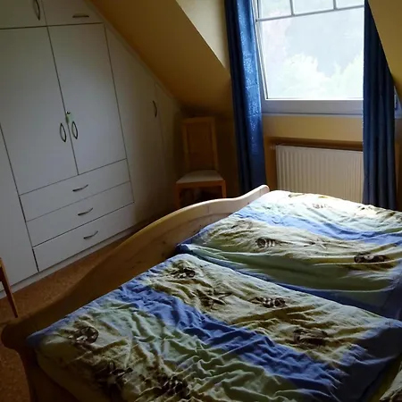 Ferienhaus Komfortable Doppelhaushaelfte Und Grossem Garten Dornum